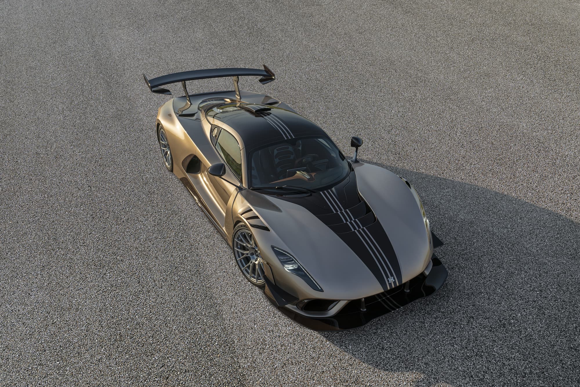 Hennessey-Unveils-1-of-1-Manual-Venom-F5-with-2031-HP-Low-13-1